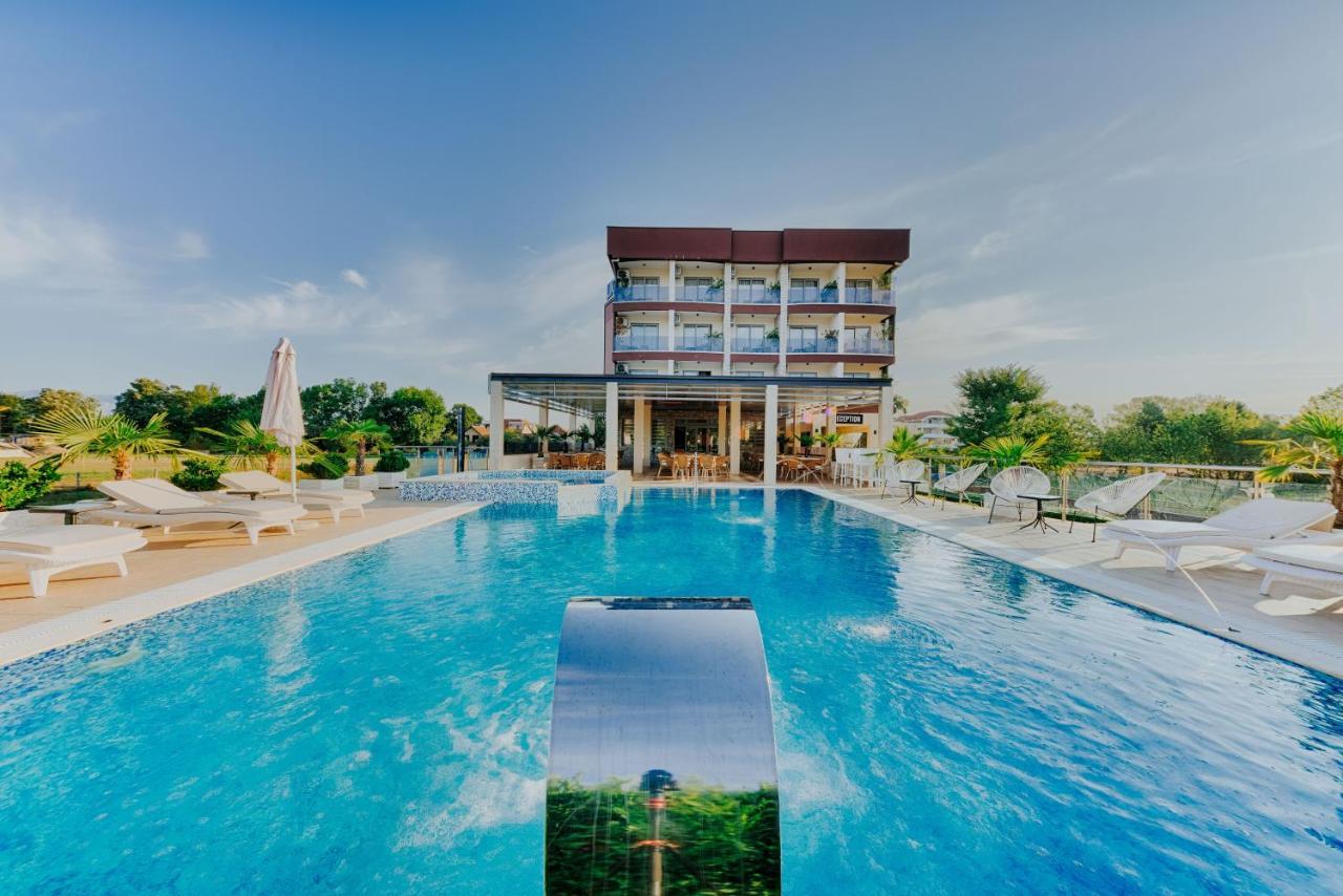 Hotel Lion Улцинь Екстер'єр фото