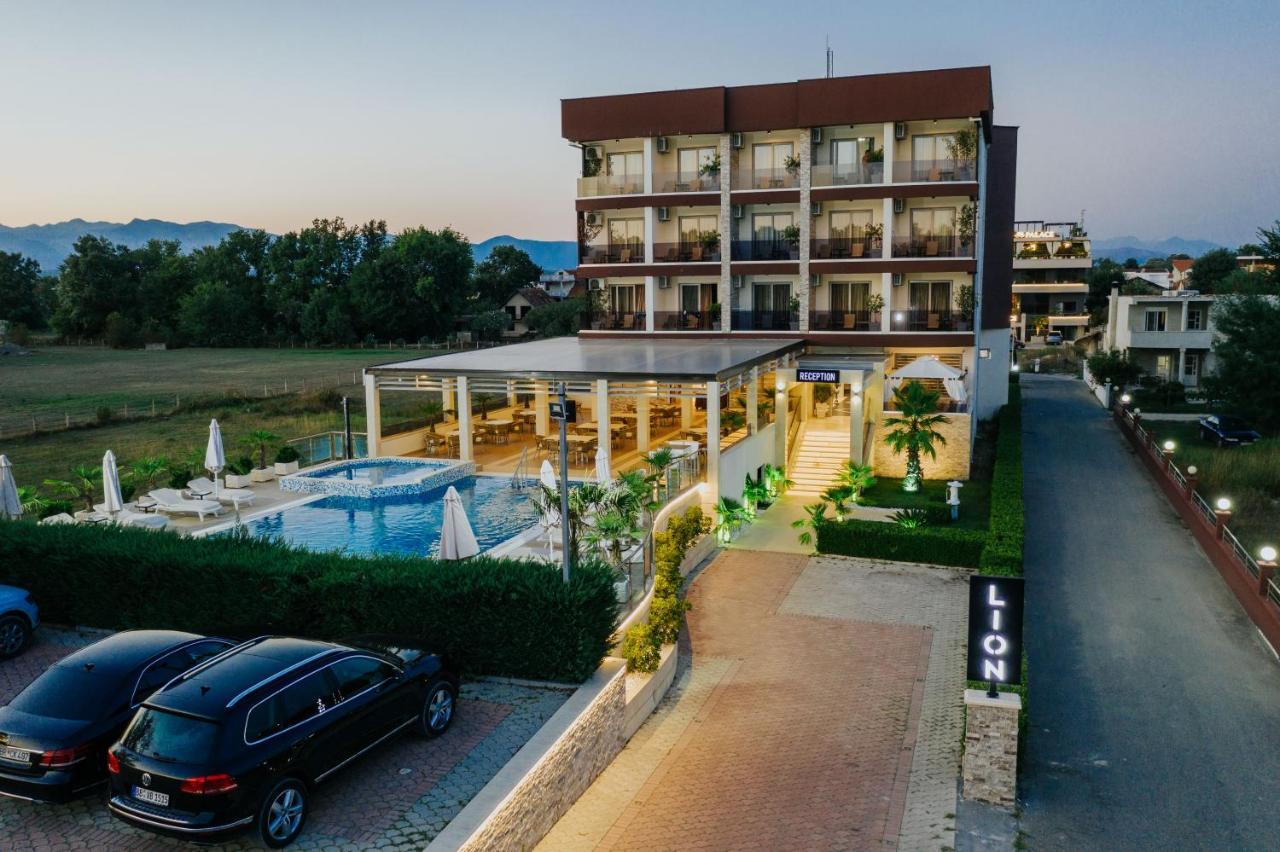 Hotel Lion Улцинь Екстер'єр фото