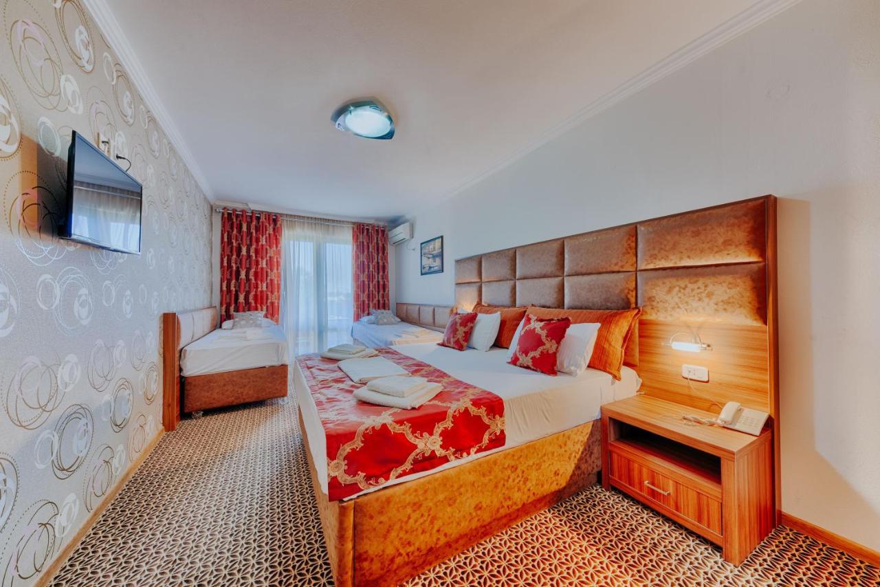 Hotel Lion Улцинь Екстер'єр фото
