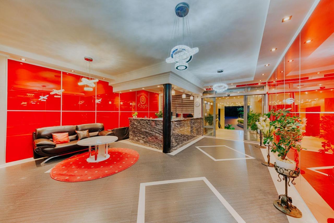 Hotel Lion Улцинь Екстер'єр фото