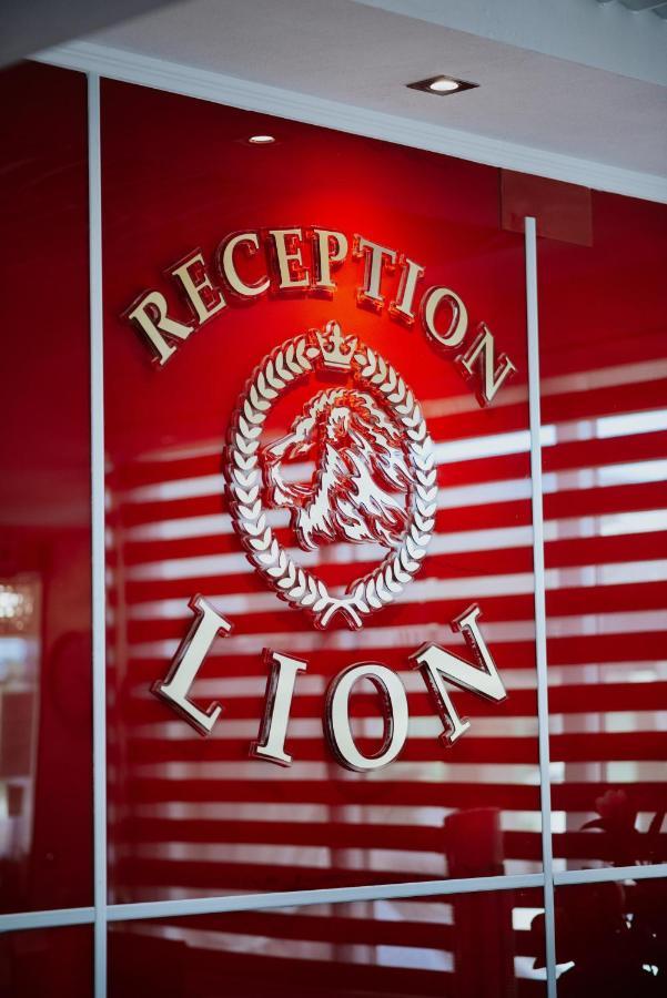 Hotel Lion Улцинь Екстер'єр фото