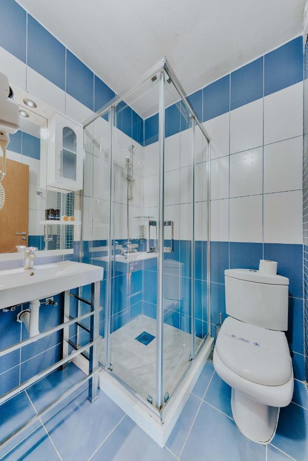 Hotel Lion Улцинь Екстер'єр фото