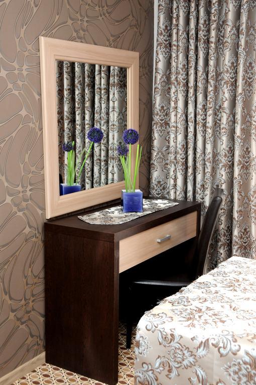 Hotel Lion Улцинь Екстер'єр фото