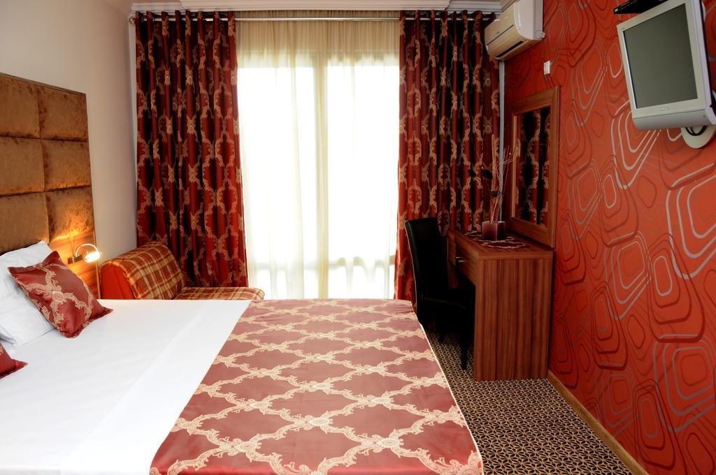 Hotel Lion Улцинь Екстер'єр фото