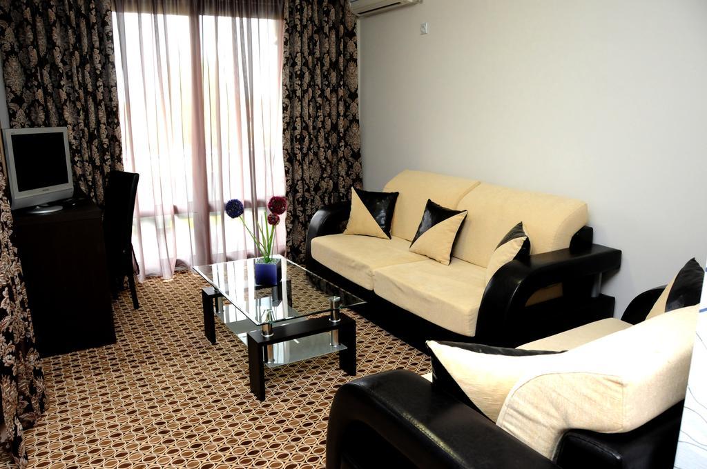 Hotel Lion Улцинь Екстер'єр фото