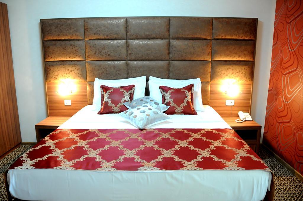 Hotel Lion Улцинь Екстер'єр фото