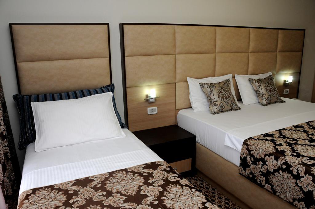 Hotel Lion Улцинь Екстер'єр фото