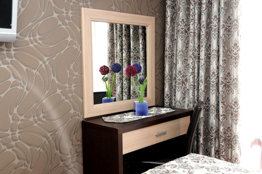 Hotel Lion Улцинь Екстер'єр фото